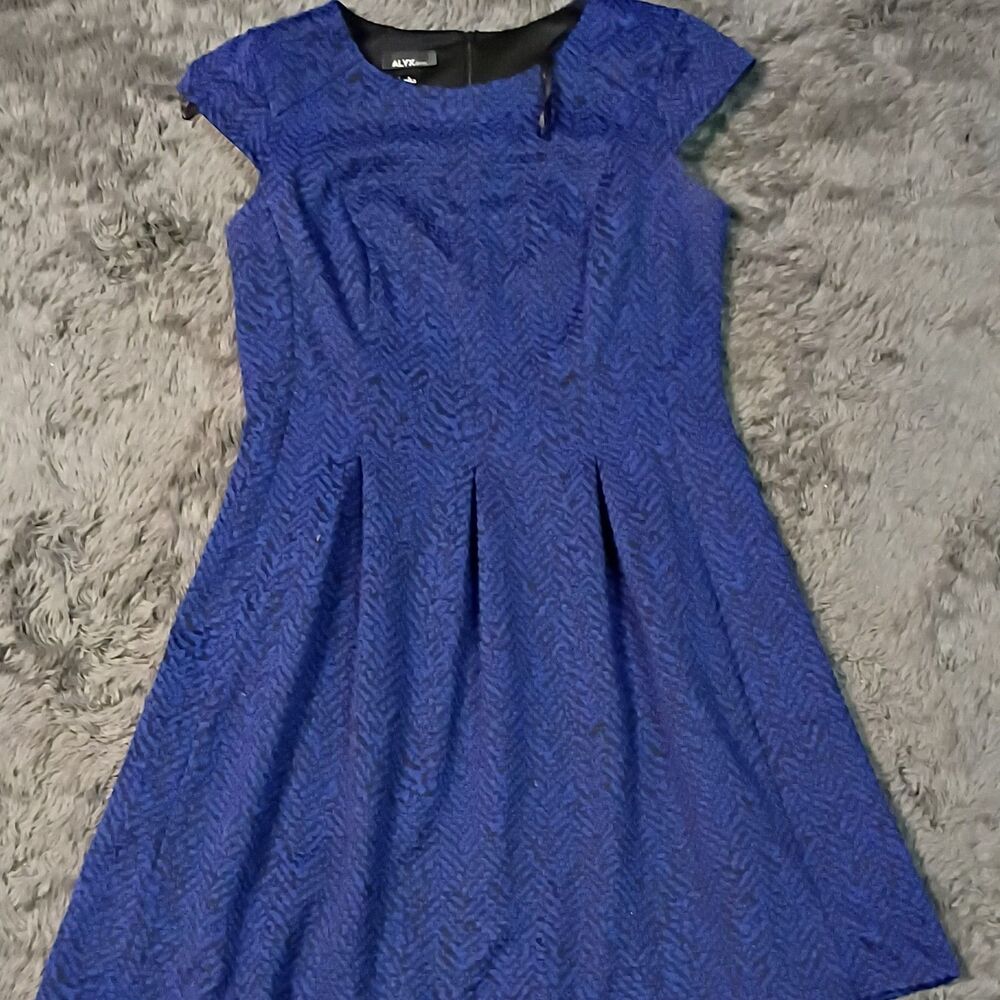 ALYX dress Women’s L Blue/Black Geometric Fit & Flare Cap Sleeve Knee Dress